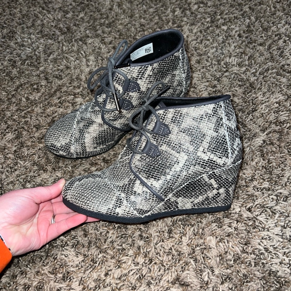 Toms Kala Multi Faux Snakeskin Wedge Booties Size 7